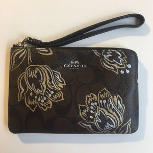 NWT Coach Zipper Wristlet